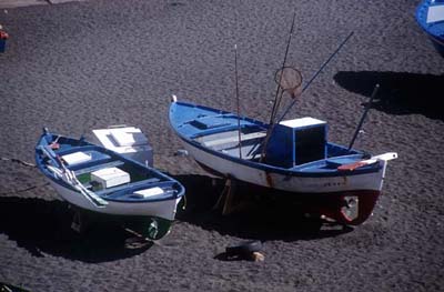 Fischerboote am Strand von Ajuy