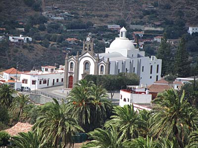 Weithin sichtbar: die Kirche von Arbejales