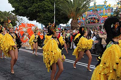 Farbenfrohe Kostüme beim Carnaval de Tenerife