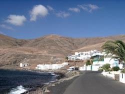Playa Quemada liegt direkt am Meer - Lanzarote