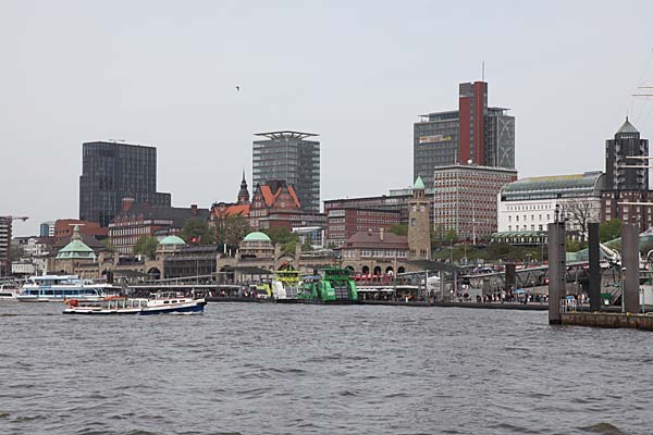 Hamburg - Landungsbrücken und St. Pauli