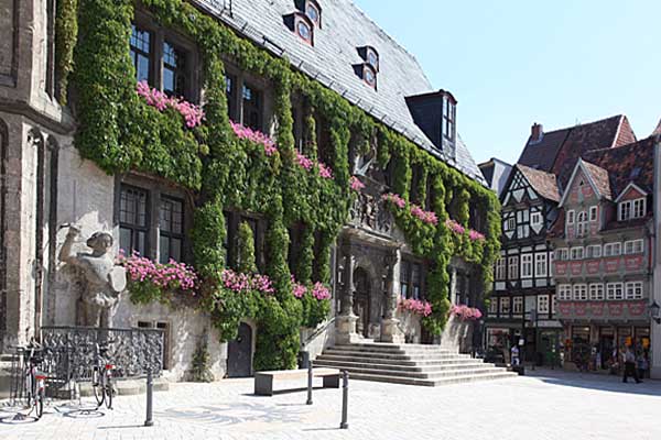 Quedlinburg - Rathaus mit Roland