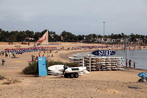 Surfstation am Strand von Caleta de Fuste