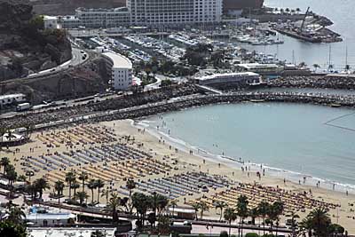 Gran Canaria - Strand und Yachthafen von Puerto Rico