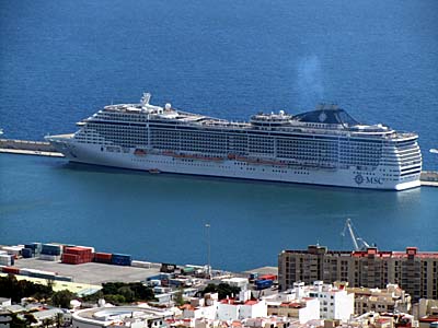 MSC Fantasia im Hafen von Santa Cruz de Tenerife