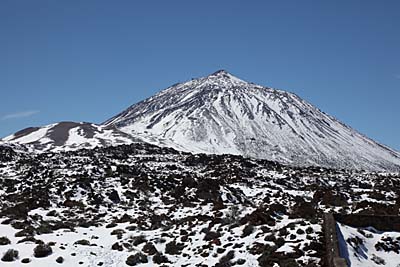 Teneriffa: schneebedeckter Pico del Teide