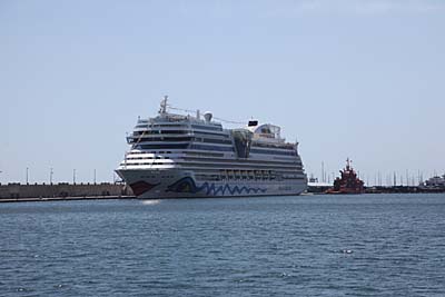 AIDAblu im Hafen von Santa Cruz de Tenerife