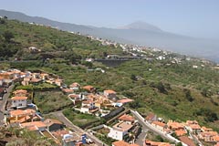 Blick über die Nordküste bei El Sauzal zum Teide