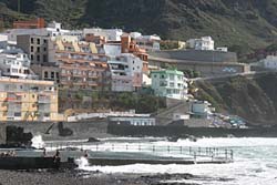 Schwimmbecken direkt am Meer