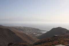 Blick auf San Sebastian und im Hintergrund den Teide auf Teneriffa