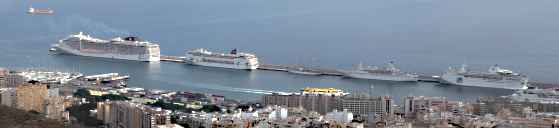 Kreuzfahrtschiffe im Hafen Santa Cruz de Tenerife / Teneriffa