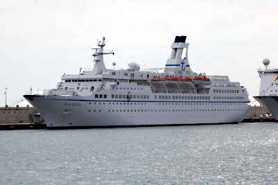 Astor im Hafen von Santa Cruz de Tenerife