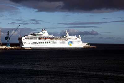 Kreuzfahrtschiff im Hafen von Arrecife - Lanzarote