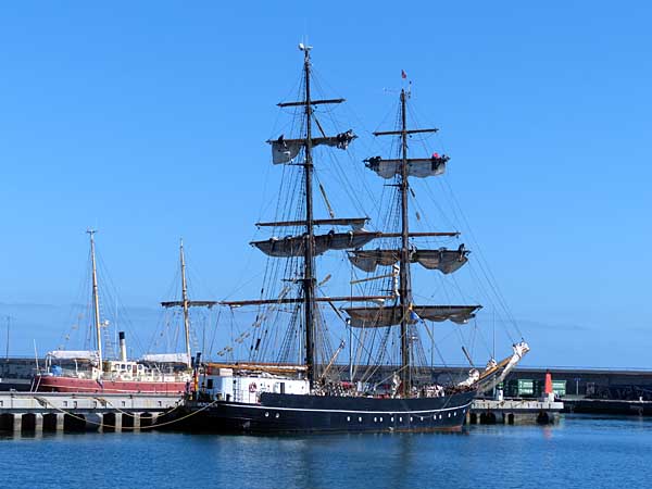 Großsegler Roald Amundsen im Hafen Santa Cruz de Tenerife / Teneriffa
