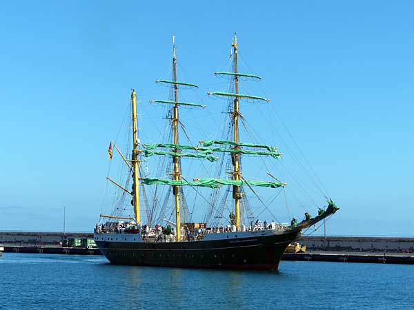 Großsegler Alexander von Humboldt II im Hafen Santa Cruz de Tenerife / Teneriffa