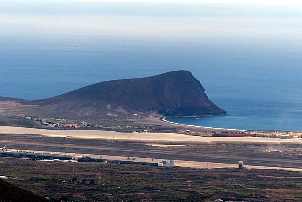 Blick vom Mirador La Centinela zum Flughafen