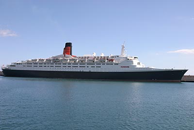 QE2 - Queen Elisabeth 2 im Kreuzfahrthafen von Santa Cruz de Tenerife